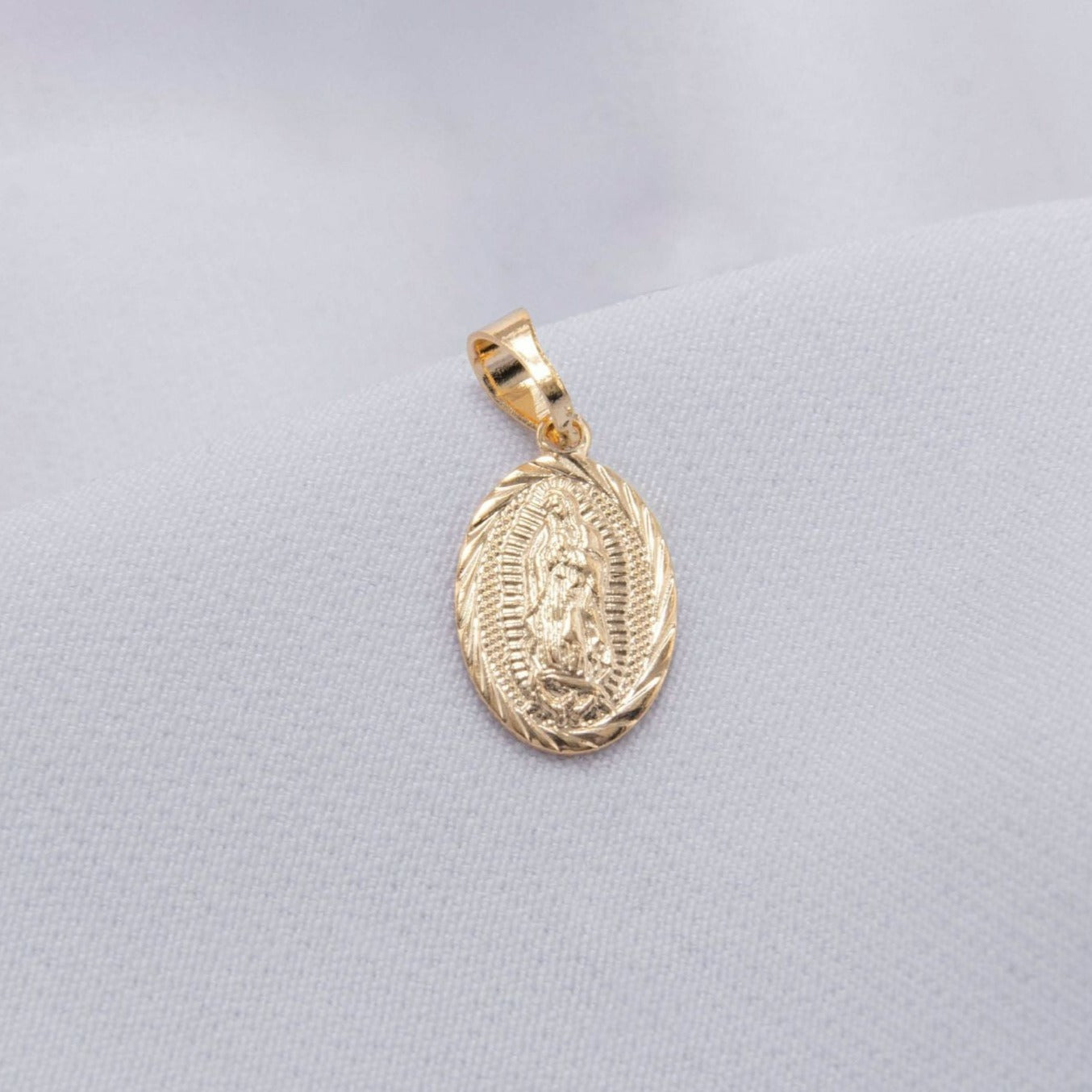 Dije Virgen Guadalupe Borde Troquelado