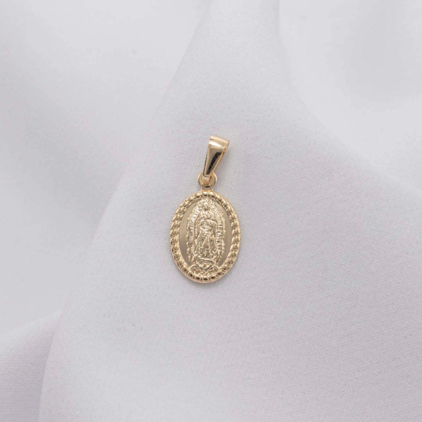 Dije Virgen Guadalupe Borde