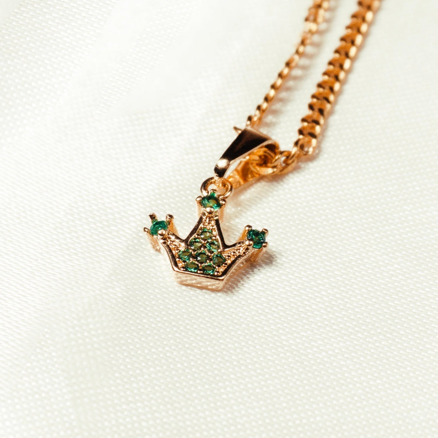 Dije Corona Circones Verdes