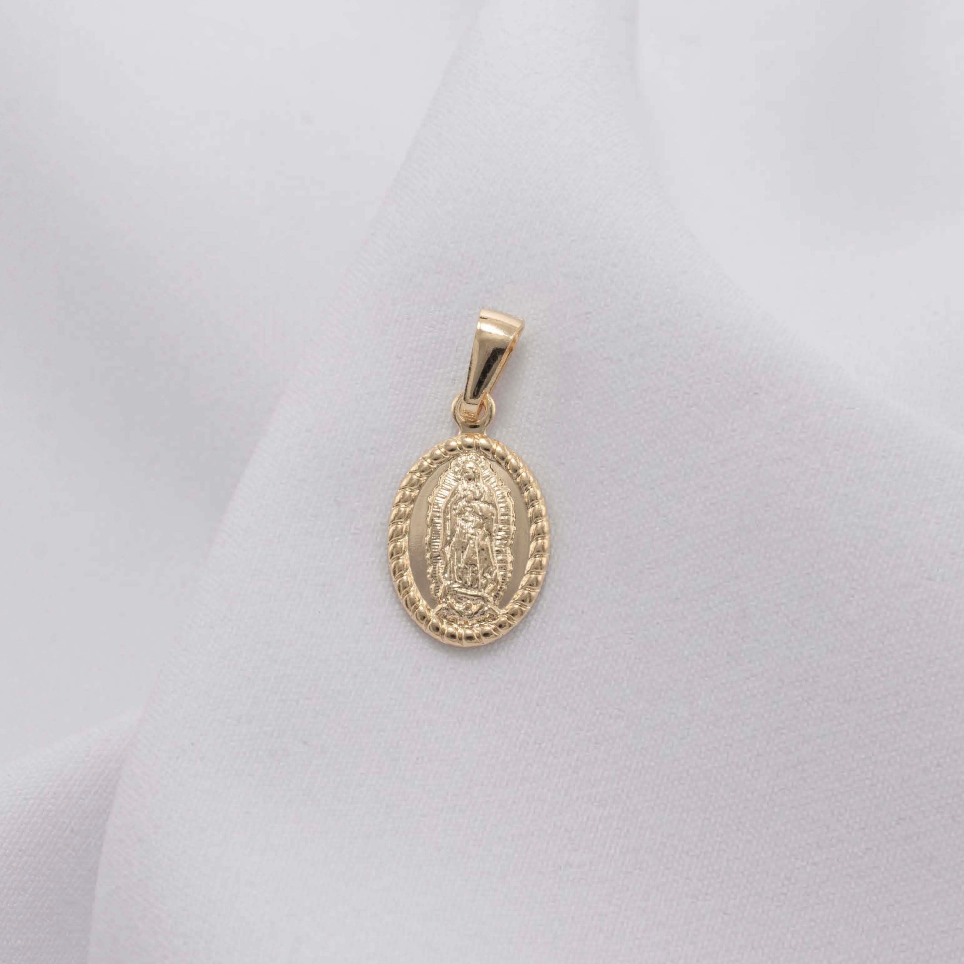 Dije Virgen Guadalupe Borde